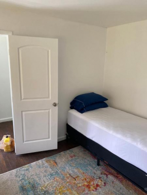 The GreenRoof Ranch Room1 Free Parking